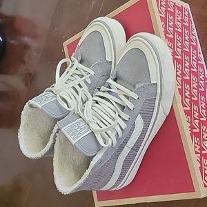 VANS Womens size 6 Skate shoe Sneaker